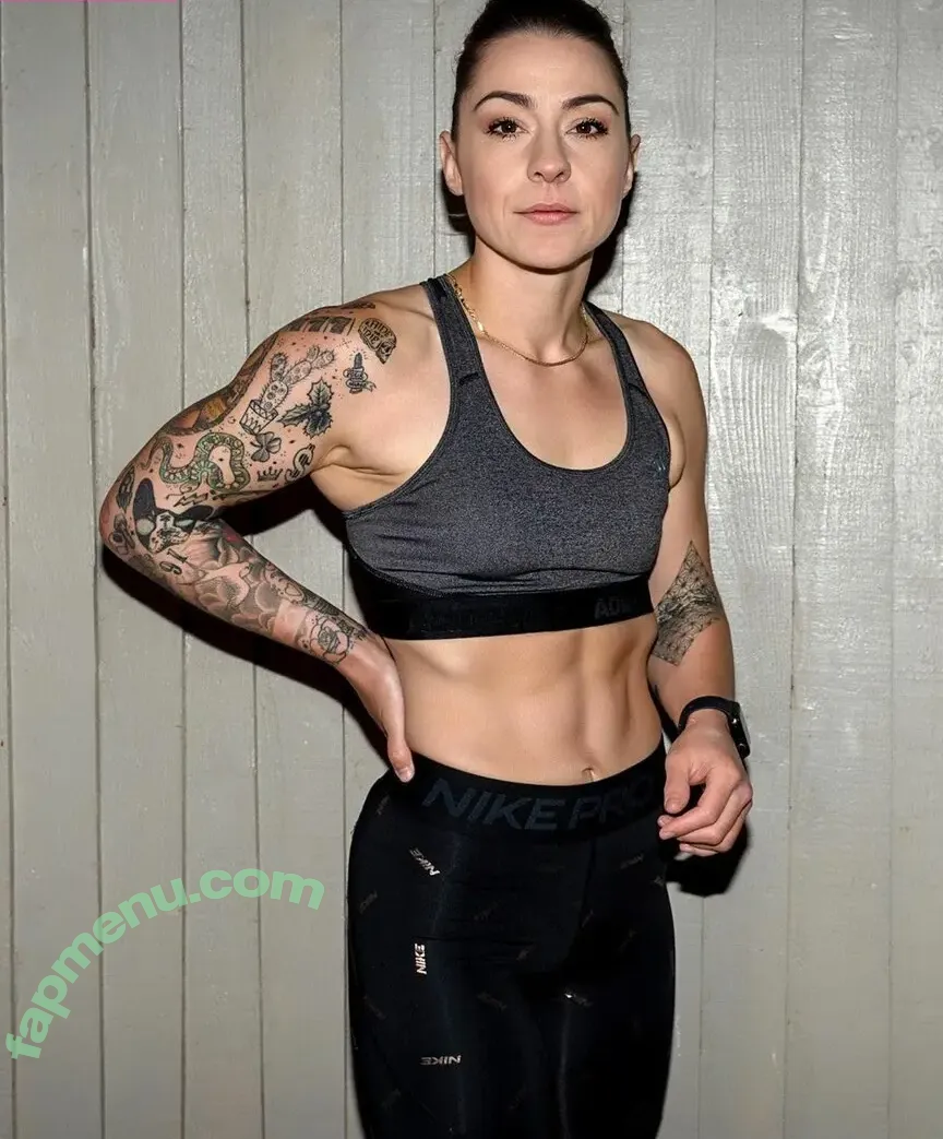 Lucy Spraggan nude photo #0023 (Lucy Spraggan)