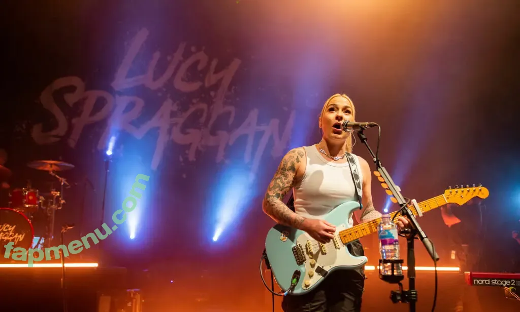 Lucy Spraggan nude photo #0028 (Lucy Spraggan)
