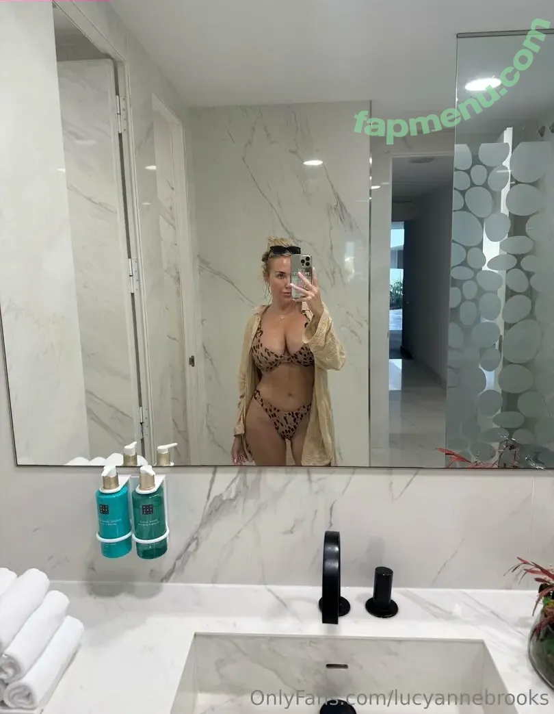 lucyannebrooks nude photo #0040 (lifewithlucyanne)