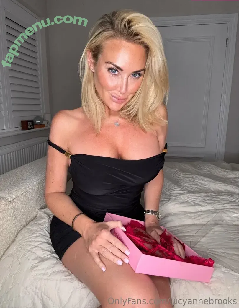 lucyannebrooks nude photo #0061 (lifewithlucyanne)
