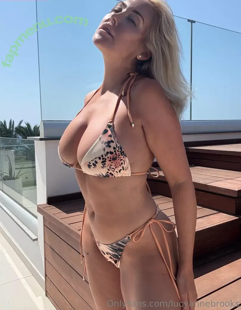 lucyannebrooks nude photo #0128 (lifewithlucyanne)