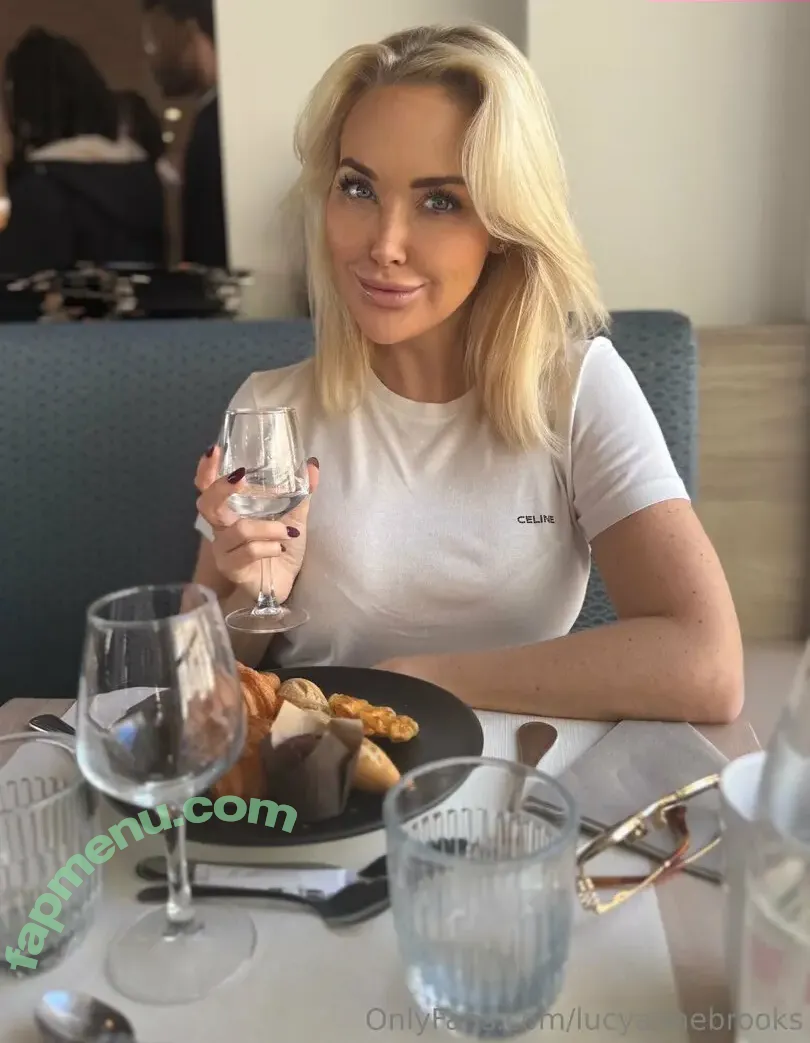 lucyannebrooks nude photo #0222 (lifewithlucyanne)