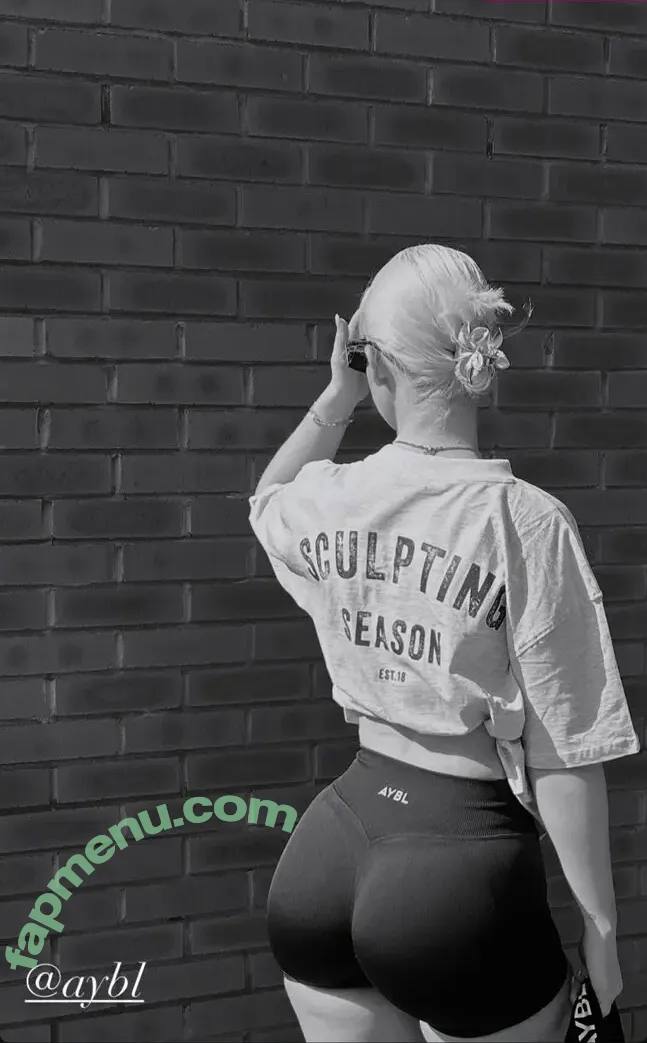 Lucycombe nude photo #0159 (lucynukes / lucynukesfit / luudaw)