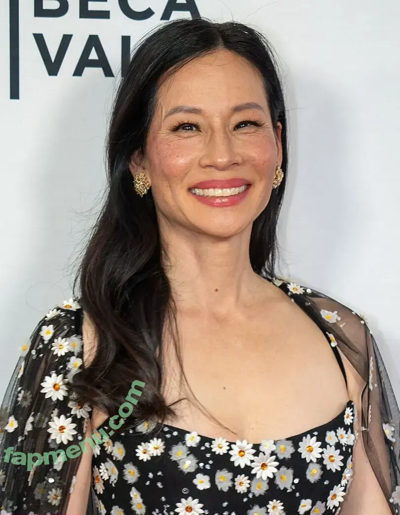 Lucyli nude photo #0005 (Lucyli)