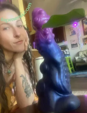 lucyskyes / Megan Bitchell's Sister nude photo #0250