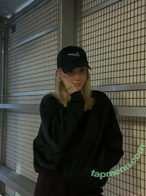 lucyveia / lucyvixen nude photo #0059