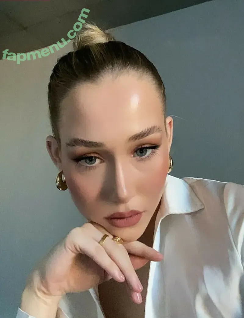 lucyveia nude photo #0016 (lucyvixen)