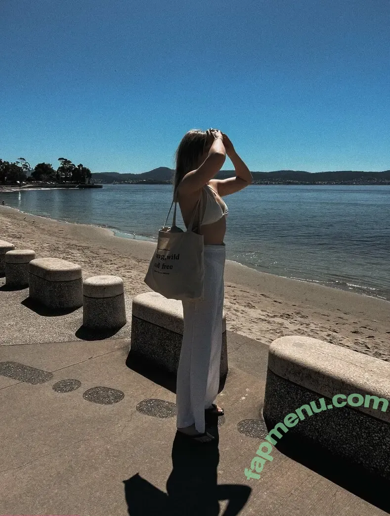 lucyveia nude photo #0018 (lucyvixen)