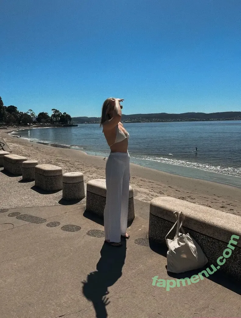 lucyveia nude photo #0024 (lucyvixen)