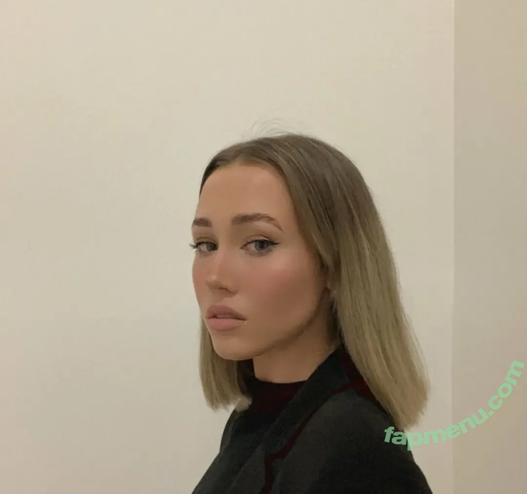 lucyveia nude photo #0027 (lucyvixen)