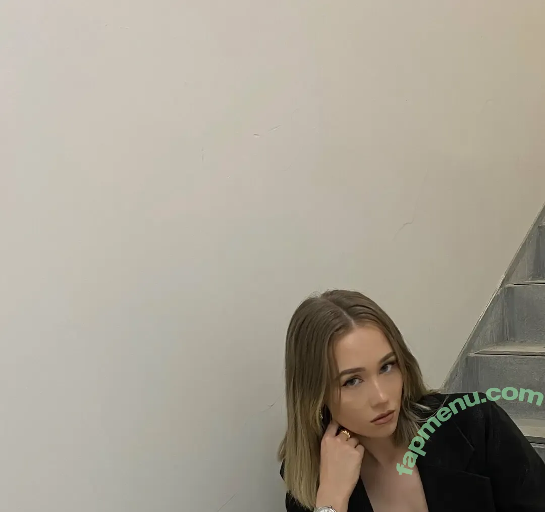 lucyveia nude photo #0029 (lucyvixen)