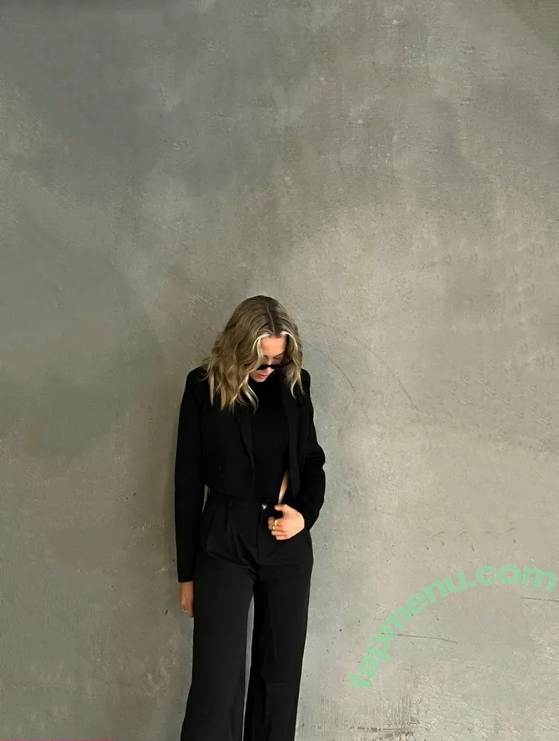 lucyveia nude photo #0057 (lucyvixen)