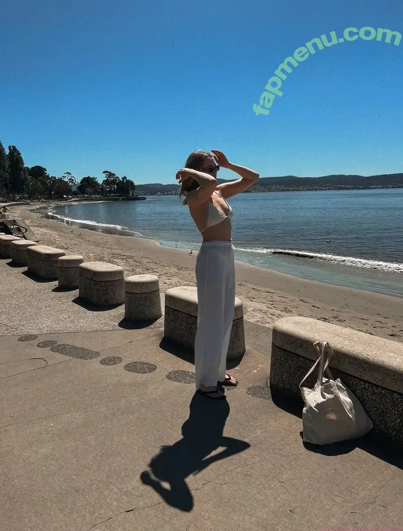 lucyveia nude photo #0062 (lucyvixen)