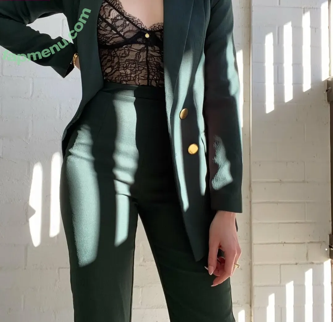 lucyveia nude photo #0066 (lucyvixen)