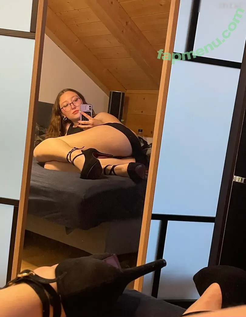 Lucyyy06 nude photo #0039 (Lucyyy06)