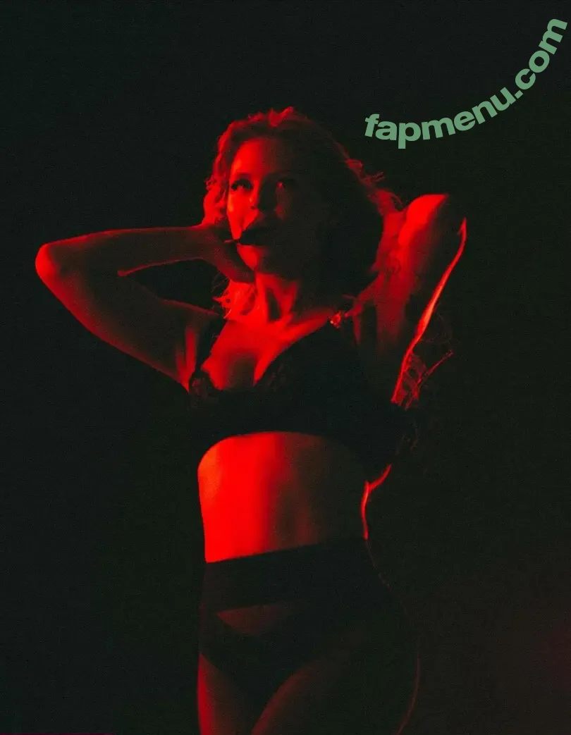 Luisa Sonza nude photo #0749 (luisasonza)