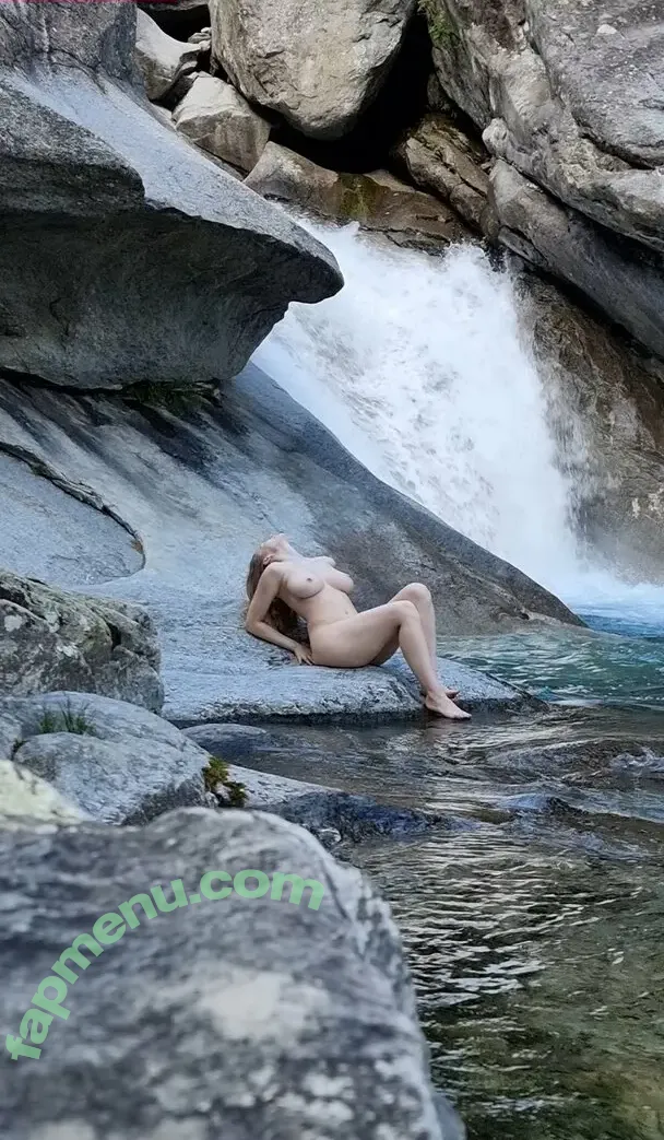 luizaconlaz nude photo #0286 (Daphnelu / luizaconlaz_model)