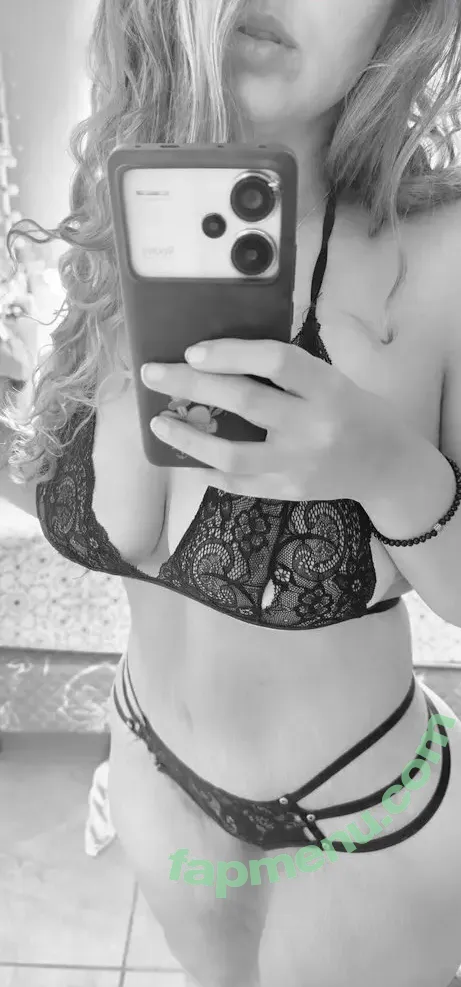 Lula Castagnello nude photo #0007 (Lulita / Peperinagranate / peperinantemente)