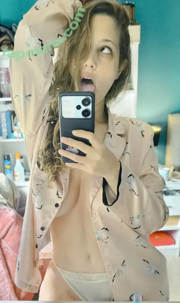 Lula Castagnello nude photo #0011 (Lulita / Peperinagranate / peperinantemente)