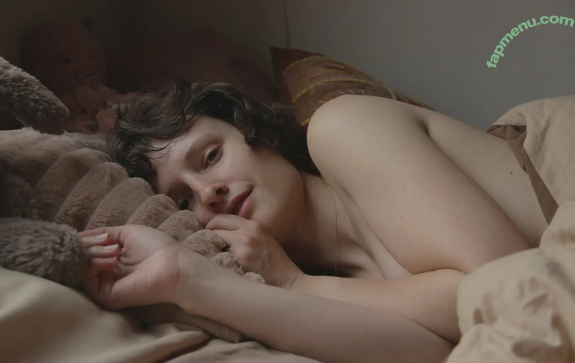 Lumen Mews nude photo #0025 (lumenmews / voilamalbec)