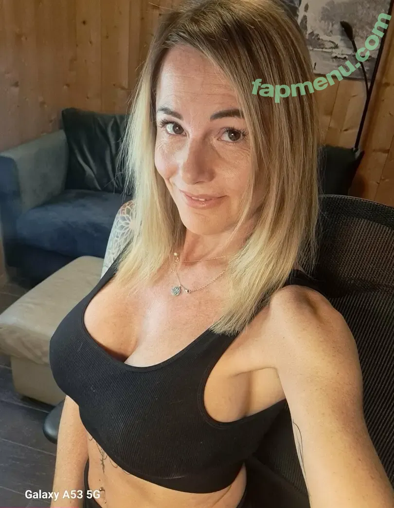 Luna Aurora nude photo #0005 (luna-aurora / lunaauroraxo)