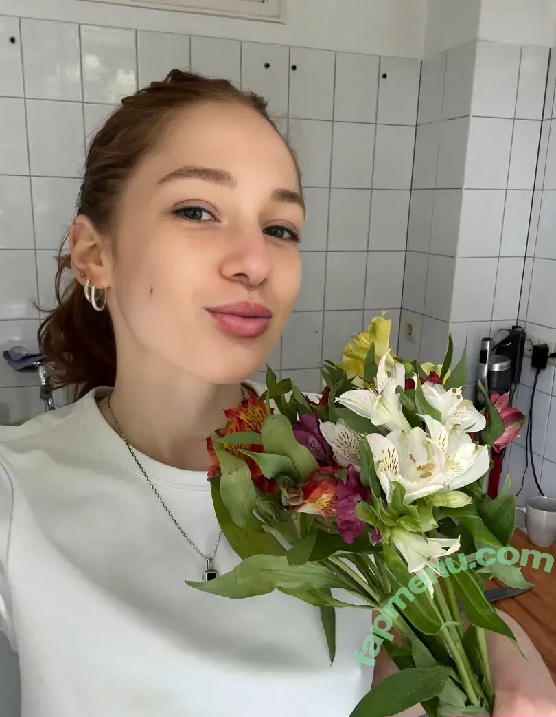 luna_com nude photo #0010 (lyna_com2000)