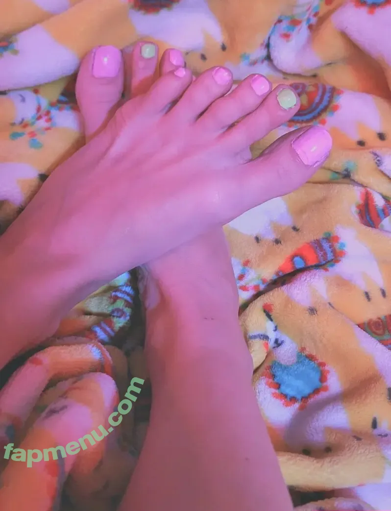 luna_love_feet nude photo #0002 (reel)