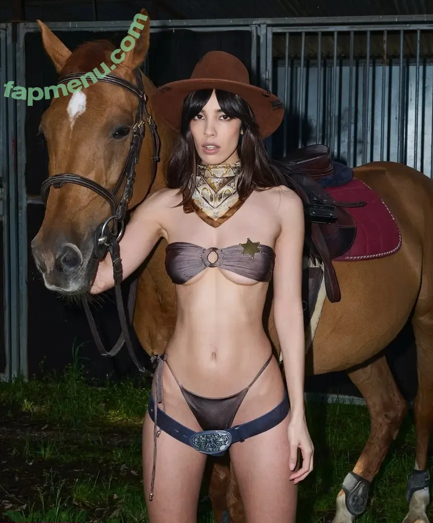 Luna Piombanti nude photo #0004 (lucedellaluna / lunapiombanti)