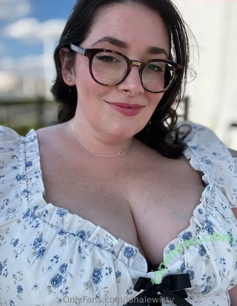 lunalewistv nude photo #0033 (lunalewww)