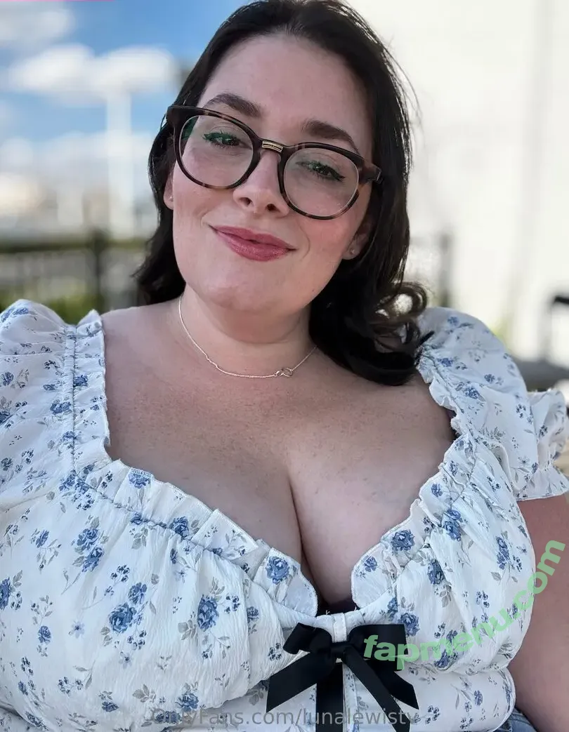 lunalewistv nude photo #0034 (lunalewww)