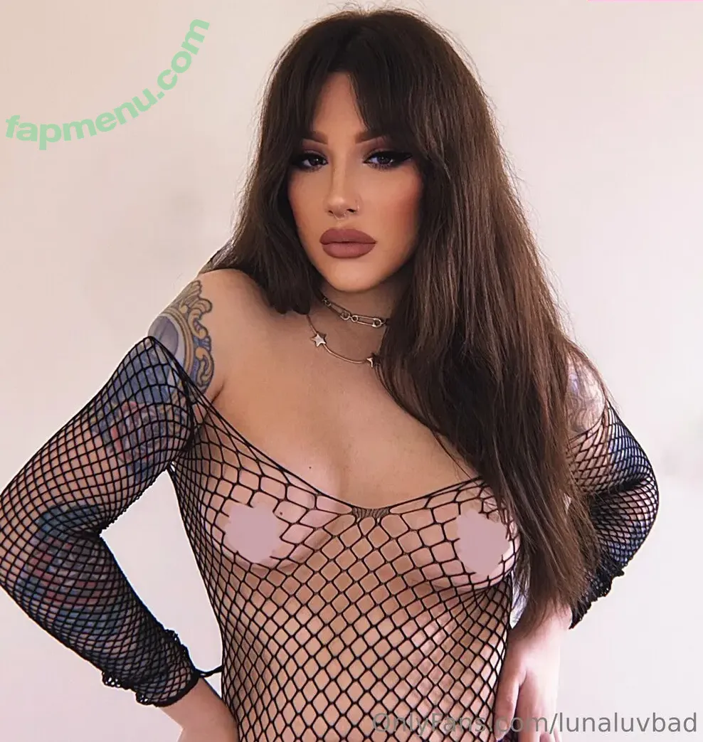 Lunaluvbad nude photo #0014 (Lunalovebad / Luneslovebad / lunalovebadxo)
