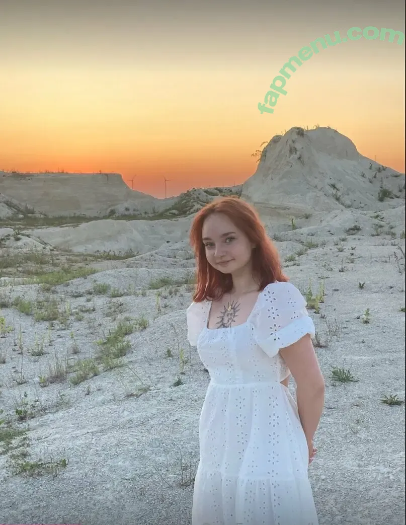 lunashineee nude photo #0011 (lunashinee)
