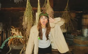 Lunchbaglujan / Haylujan nude photo #0010