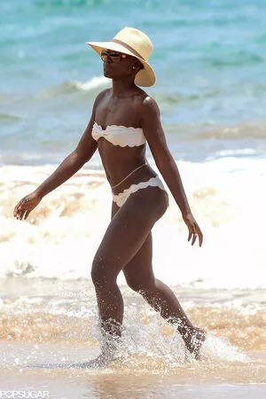 Lupita Nyong'o / lupitanyongo nude photo #0027