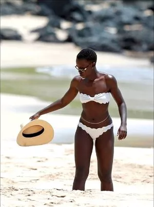 Lupita Nyong'o / lupitanyongo nude photo #0095