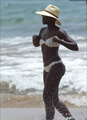 Lupita Nyong'o / lupitanyongo nude photo #0101