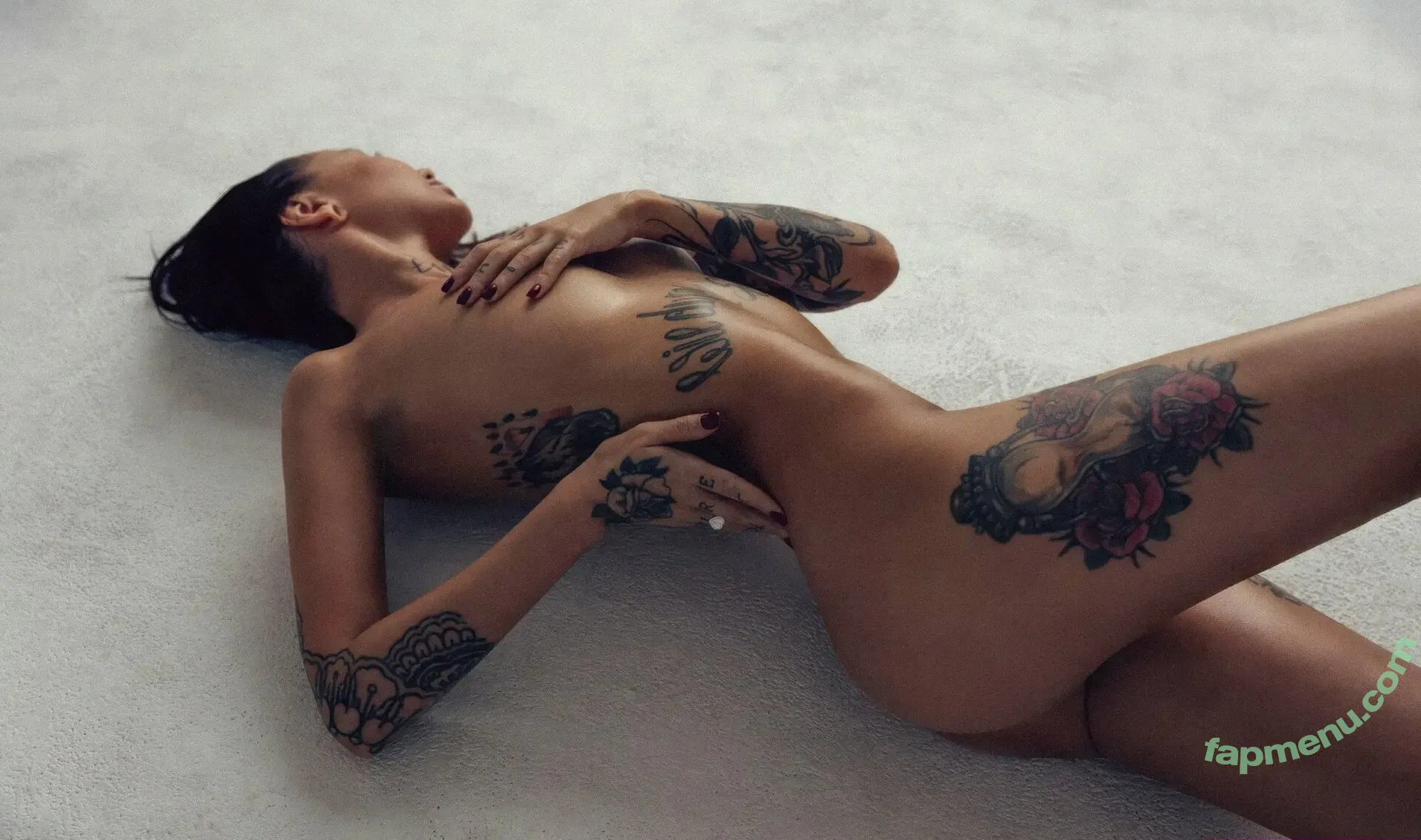 Luuly nude photo #0134 (lluulydavis / luulymach)