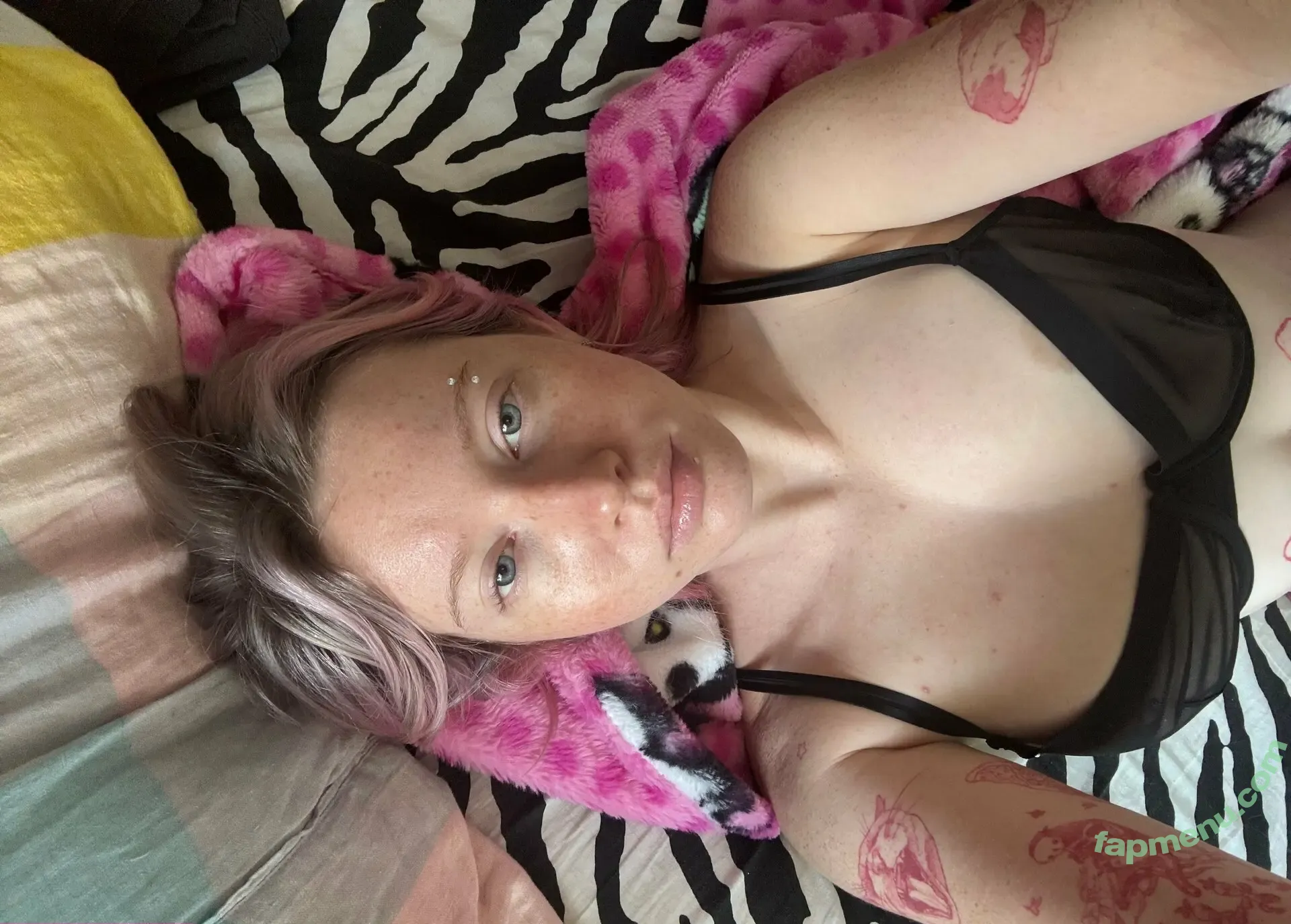 Luvliii nude photo #0334 (meatloafyyy / shmeatloafyyy)