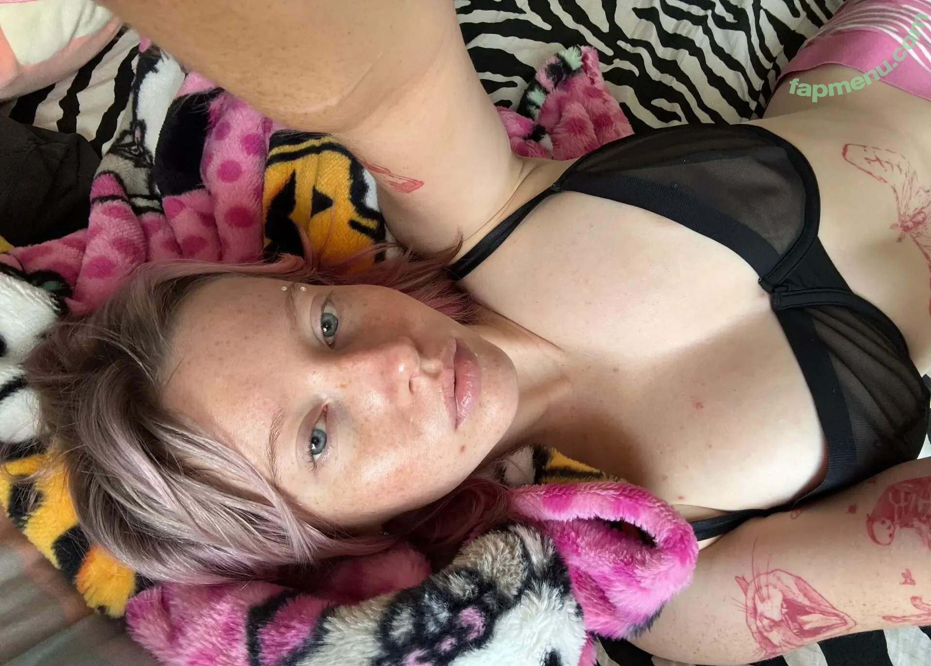 Luvliii nude photo #0335 (meatloafyyy / shmeatloafyyy)