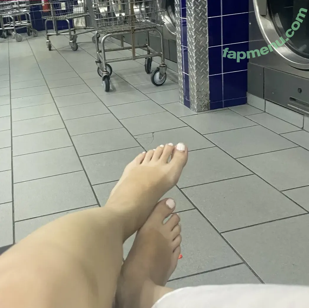 LycheeJinx nude photo #0011 (Shorkhub / _elliewe0831)