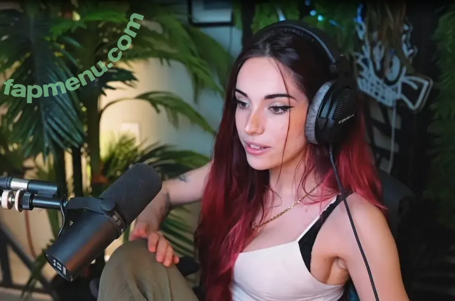 LyeGaia nude photo #0002 (lyegaiaa)