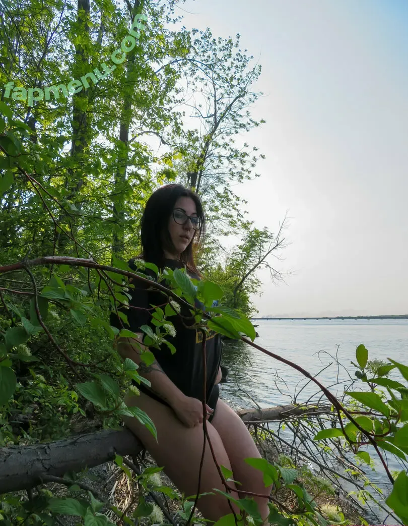 lyly_gothick nude photo #0009 (lylygothick)