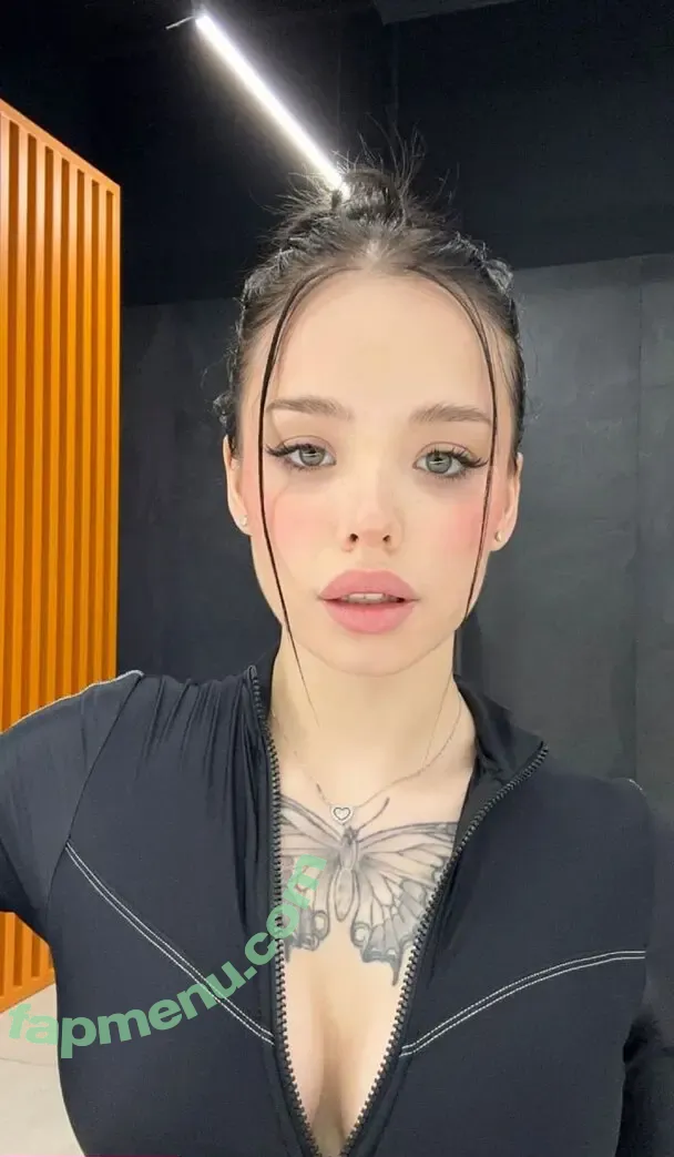 lyna_com nude photo #0007 (lyna_com2000 / lynatel)