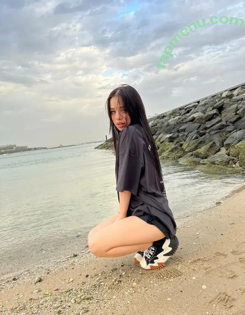 lyna_com nude photo #0011 (lyna_com2000 / lynatel)
