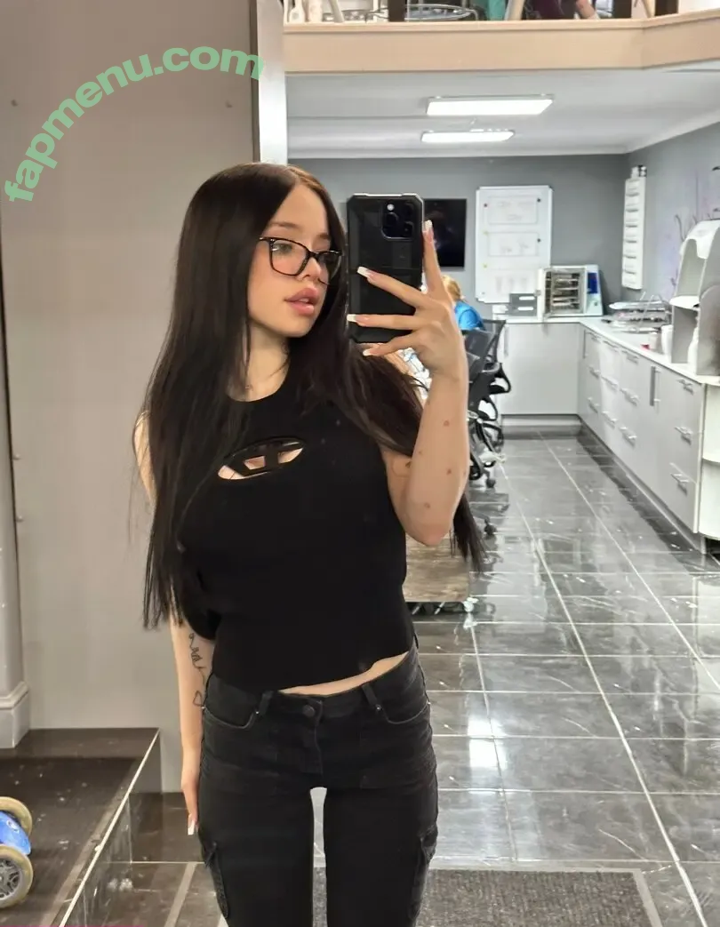 lyna_com nude photo #0022 (lyna_com2000 / lynatel)