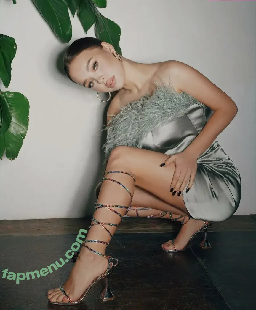 lyna_com nude photo #0167 (lyna_com2000 / lynatel)