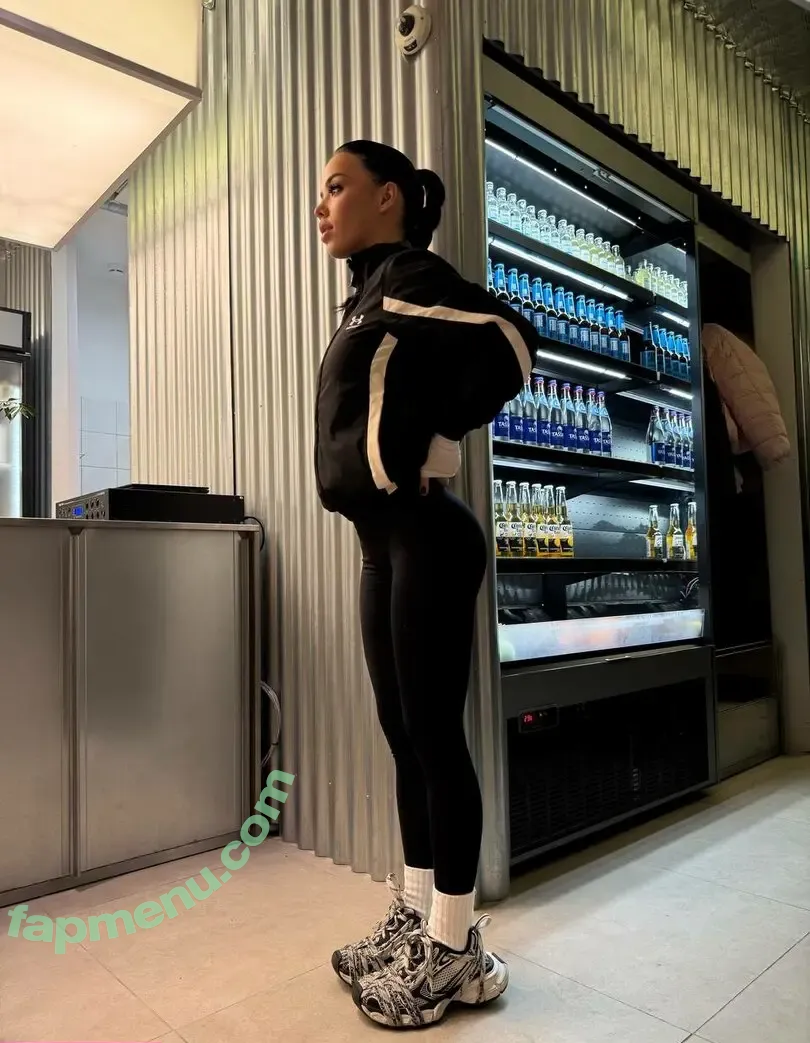 lyna_com nude photo #0210 (lyna_com2000 / lynatel)