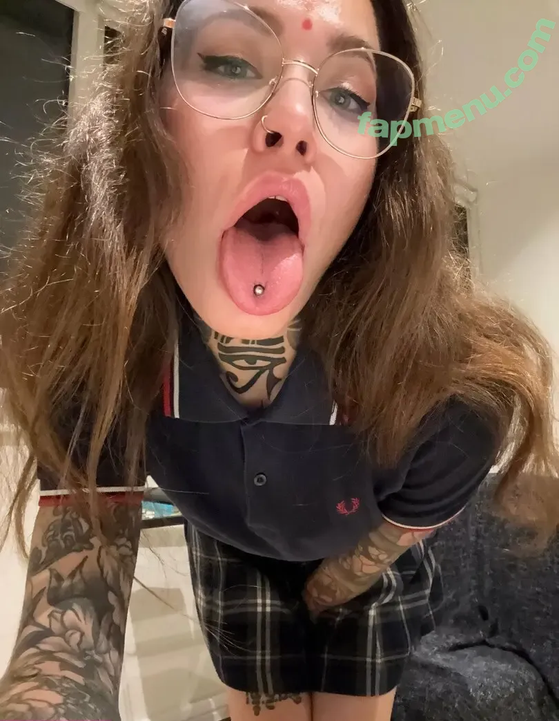 lyra_veyra nude photo #0003 (lyraveyra)