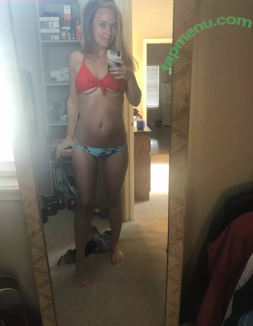 lyric_in_my_head nude photo #0045 (made_with_moxie_)