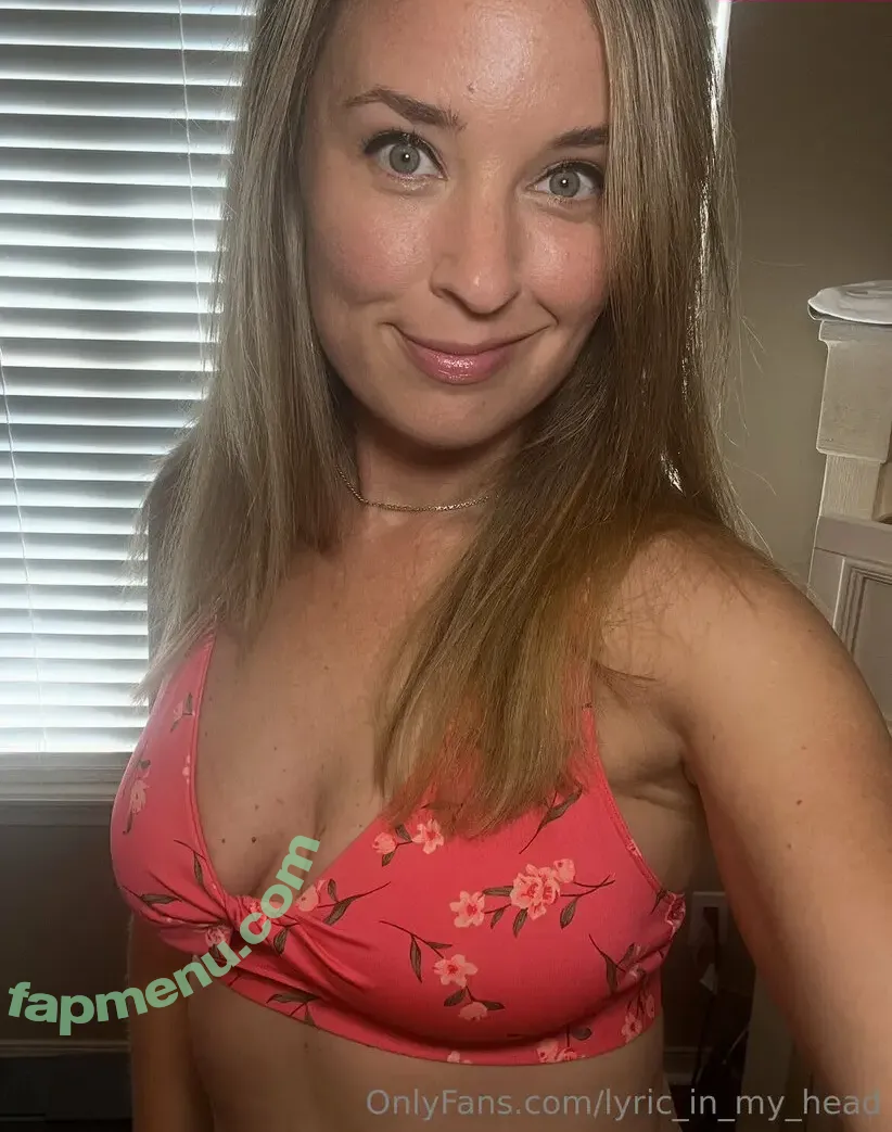 lyric_in_my_head nude photo #0253 (made_with_moxie_)